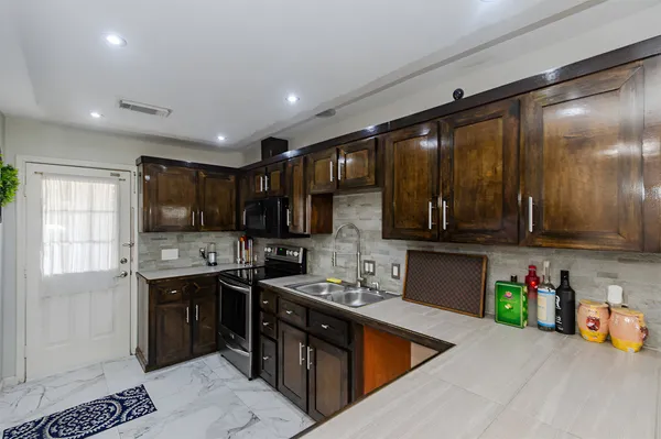 $189,900 | 2715 Vienna Place, Pasadena, TX 77502
