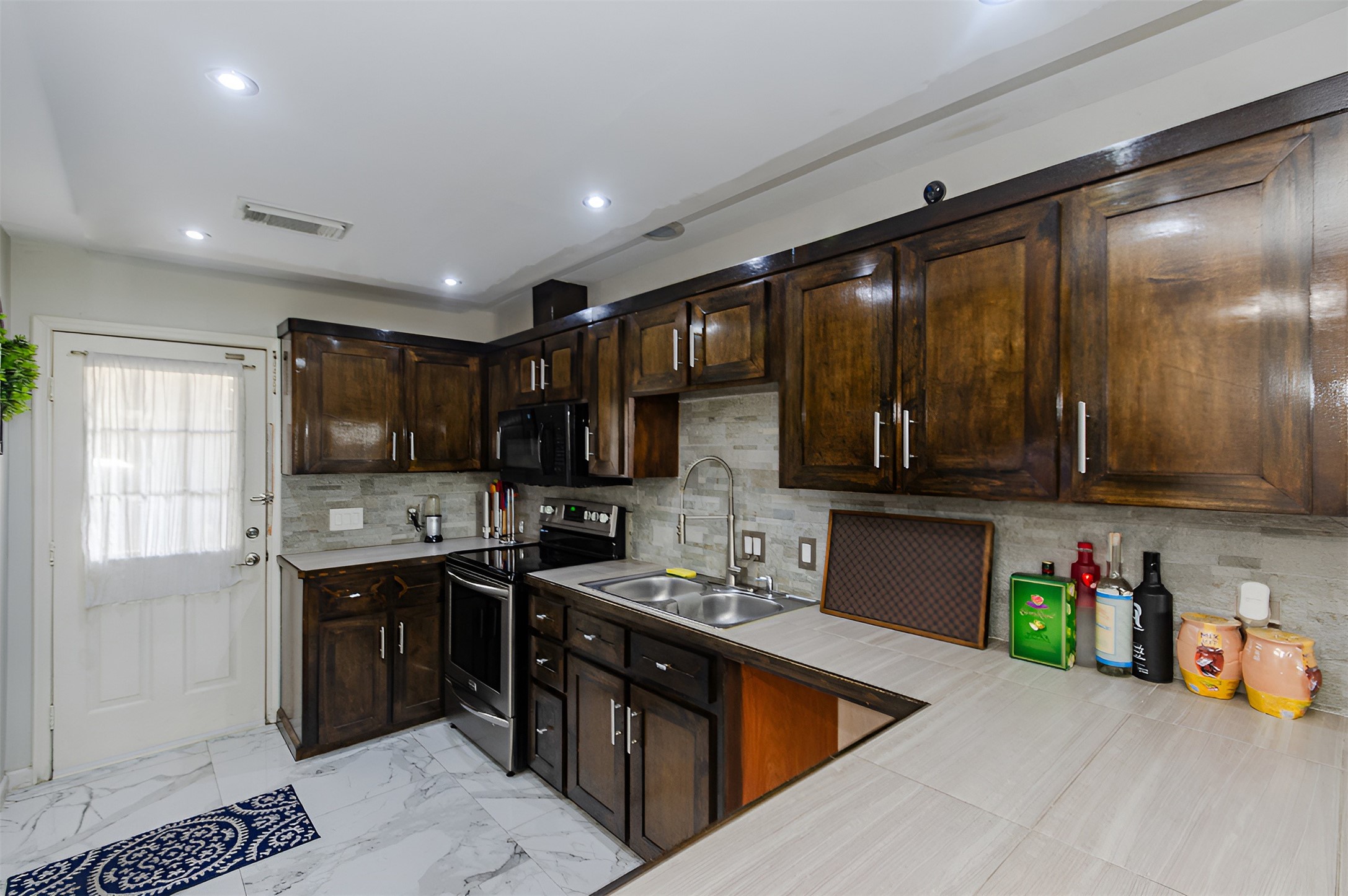 2715 Vienna Place Pasadena, TX 77502 - Photo 16 of 19 Kitchen