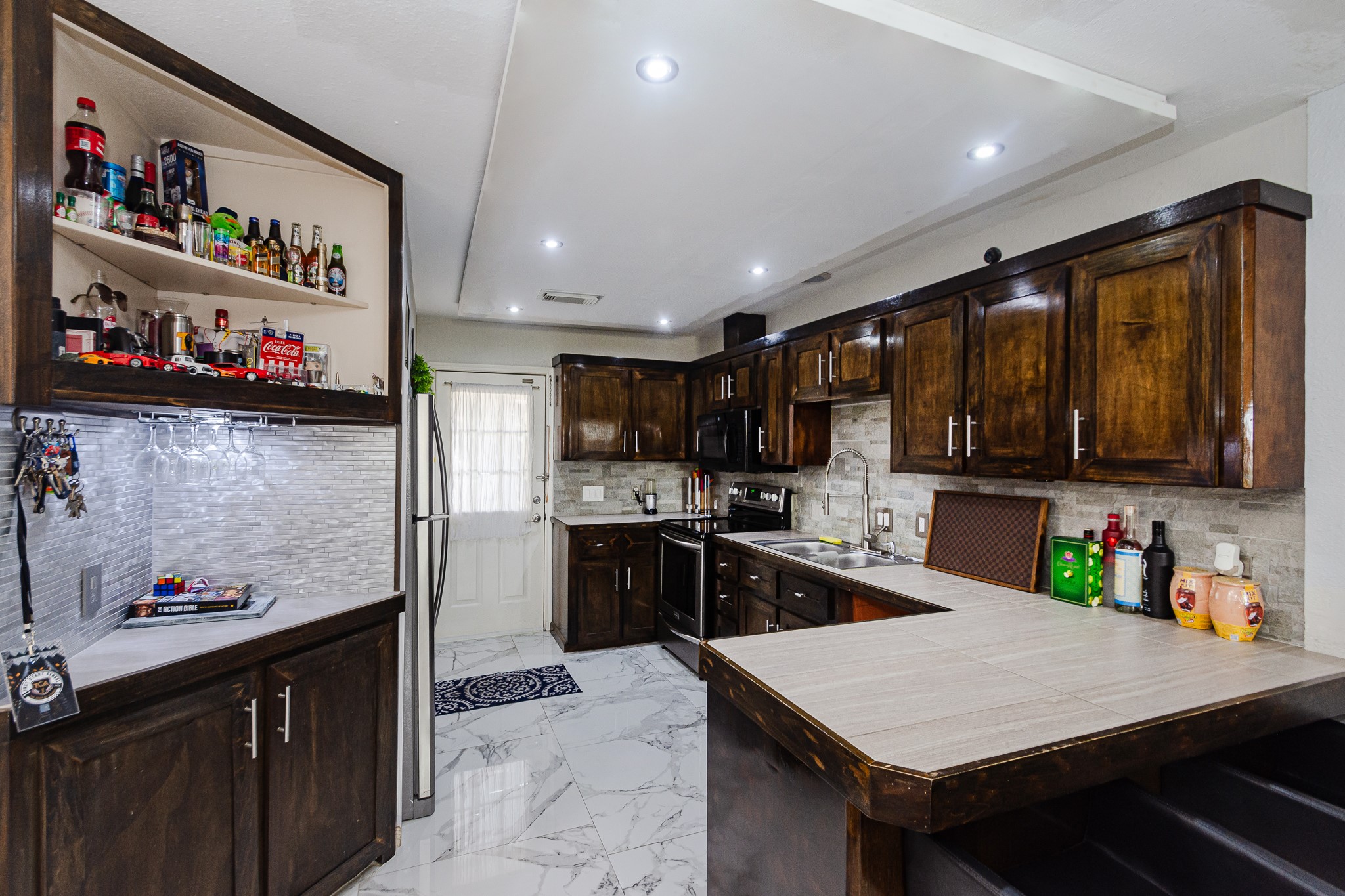 2715 Vienna Place Pasadena, TX 77502 - Photo 17 of 19 Custom Bar