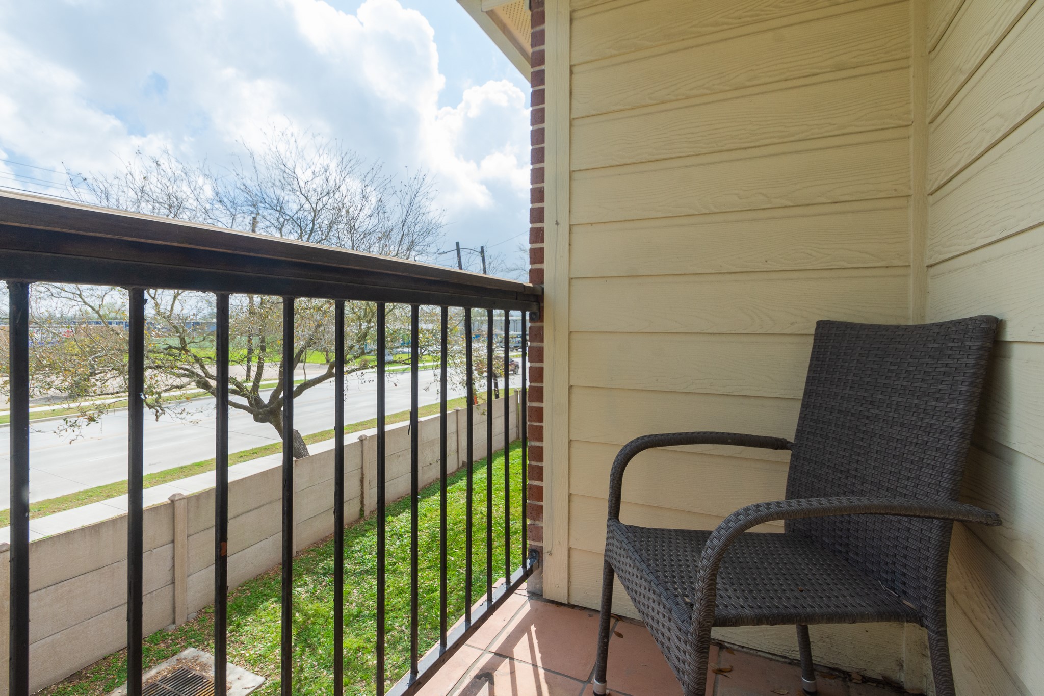 2715 Vienna Place Pasadena, TX 77502 - Photo 3 of 19 Balcony