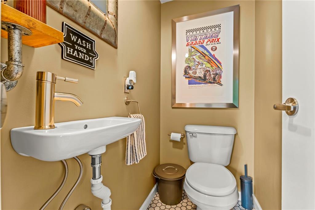 2009 Mohawk Road Pittsburgh, PA 15241 - Photo 25 of 31 Gallery Image 25