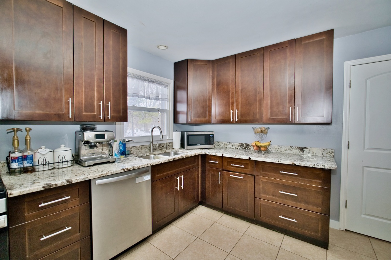 28W587 Leverenz Road Naperville, IL 60564 - Photo 18 of 58