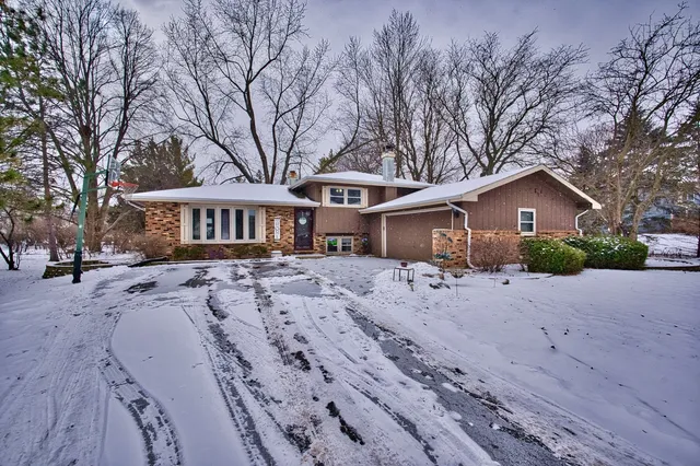 $499,900 | 28W587 Leverenz Road, Naperville, IL 60564