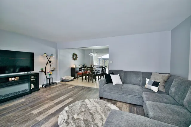 $499,900 | 28W587 Leverenz Road, Naperville, IL 60564