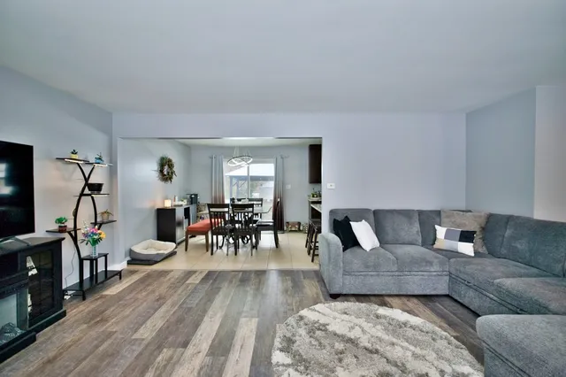 $499,900 | 28W587 Leverenz Road, Naperville, IL 60564