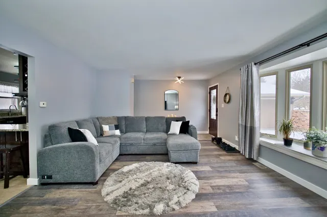 $499,900 | 28W587 Leverenz Road, Naperville, IL 60564