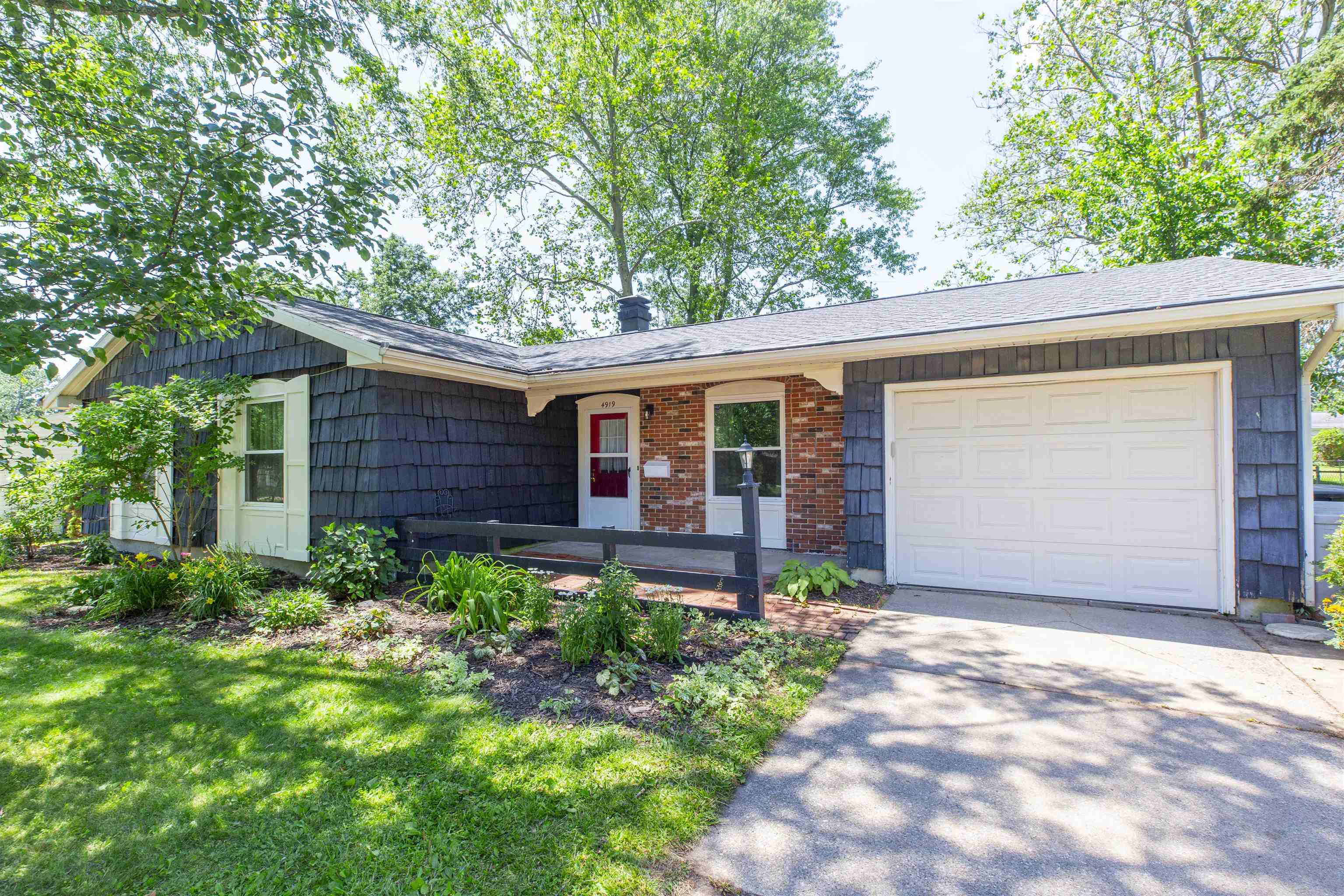 4919 York Road South Bend, IN 46614 - Photo 2 of 33 Gallery Image 2