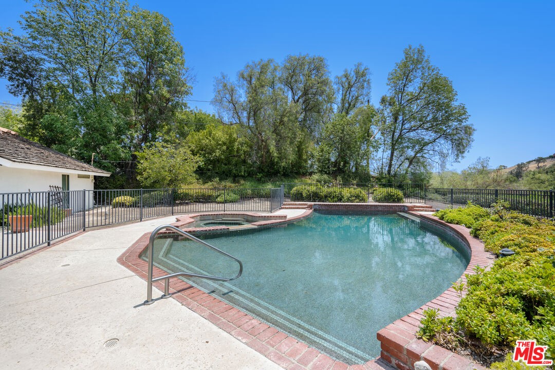 5860 Fitzpatrick Road Hidden Hills, CA 91302 - Photo 12 of 19 Gallery Image 12