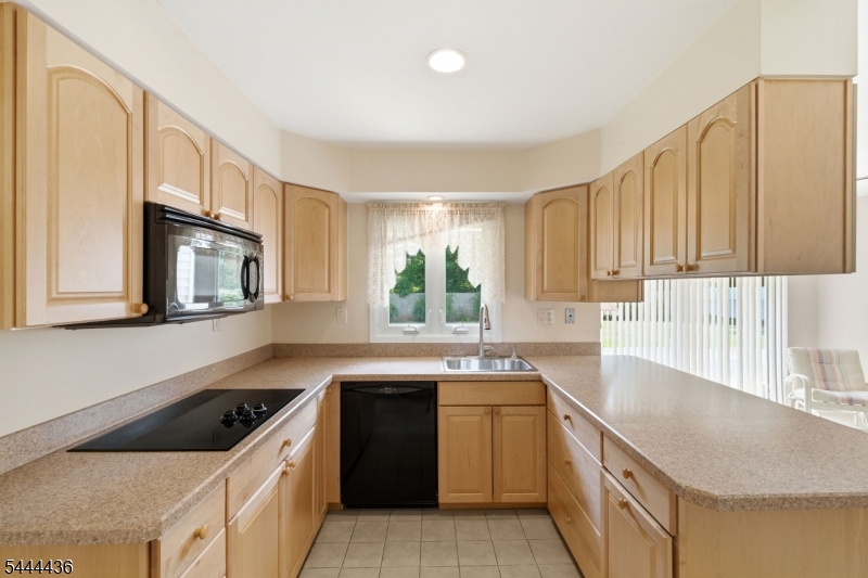 23 Sweetbriar Road Somerset, NJ 08873 - Photo 8 of 49
