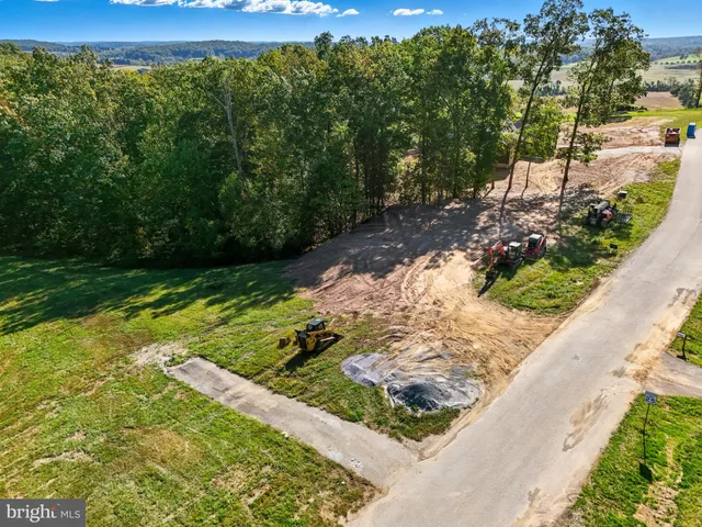 a view of an outdoor space