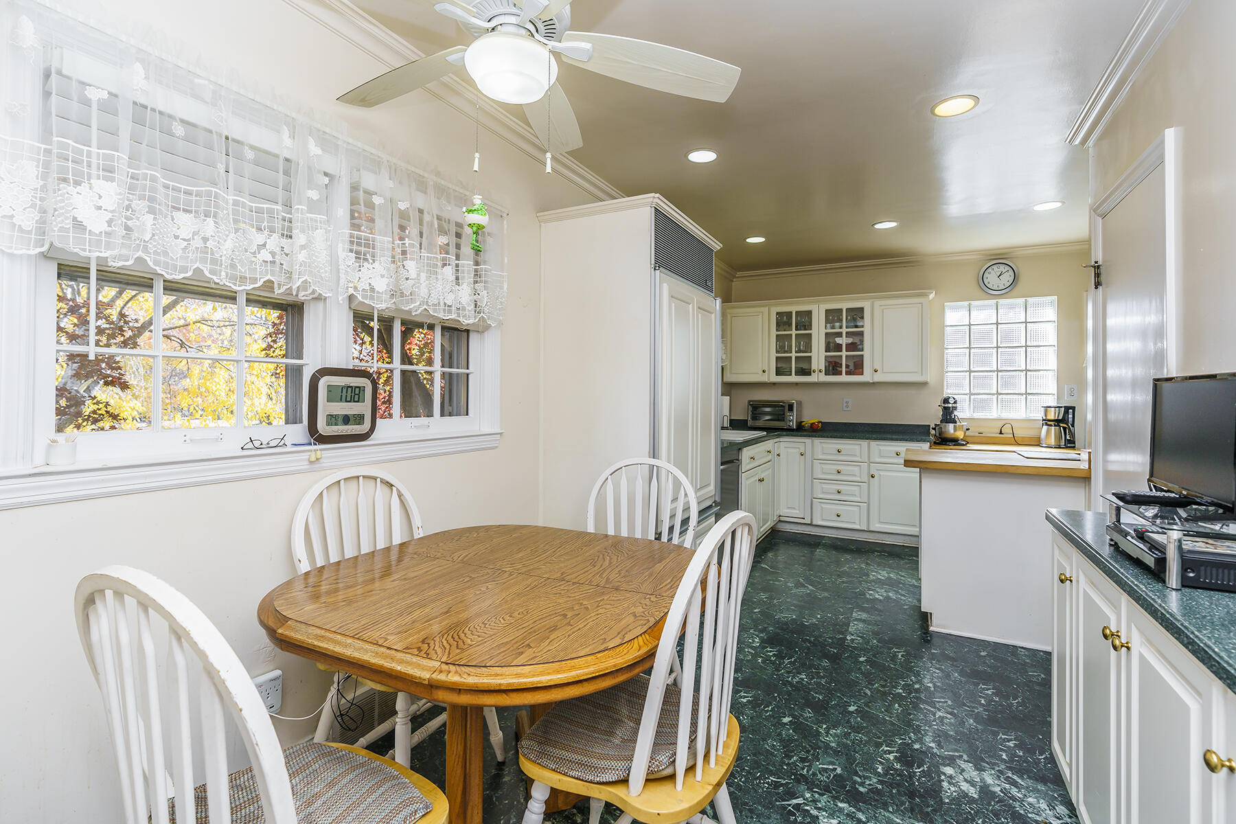 409 Chinoe Road Lexington, KY 40502 - Photo 12 of 39 409chinoe12