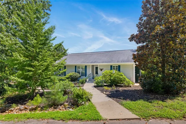 $335,000 | 107 Point Pl Drive, Westminster, SC 29693