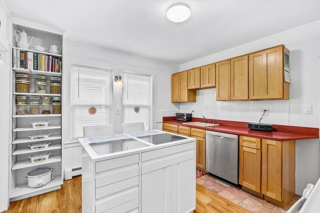 19-21 Cheverus Road Boston, MA 02124 - Photo 11 of 42 Gallery Image 11