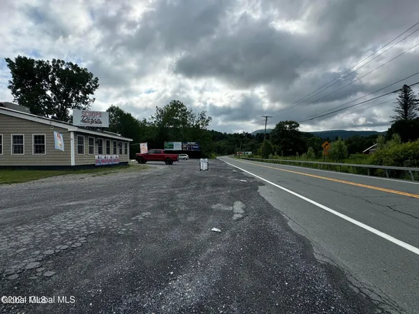 $240,000 | 5527-5531 Highway 7, Hoosick Falls, NY 12090