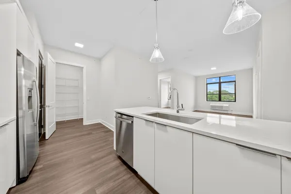 $3,750 | 121 34th Street, Unit 518, Union City, NJ 07087