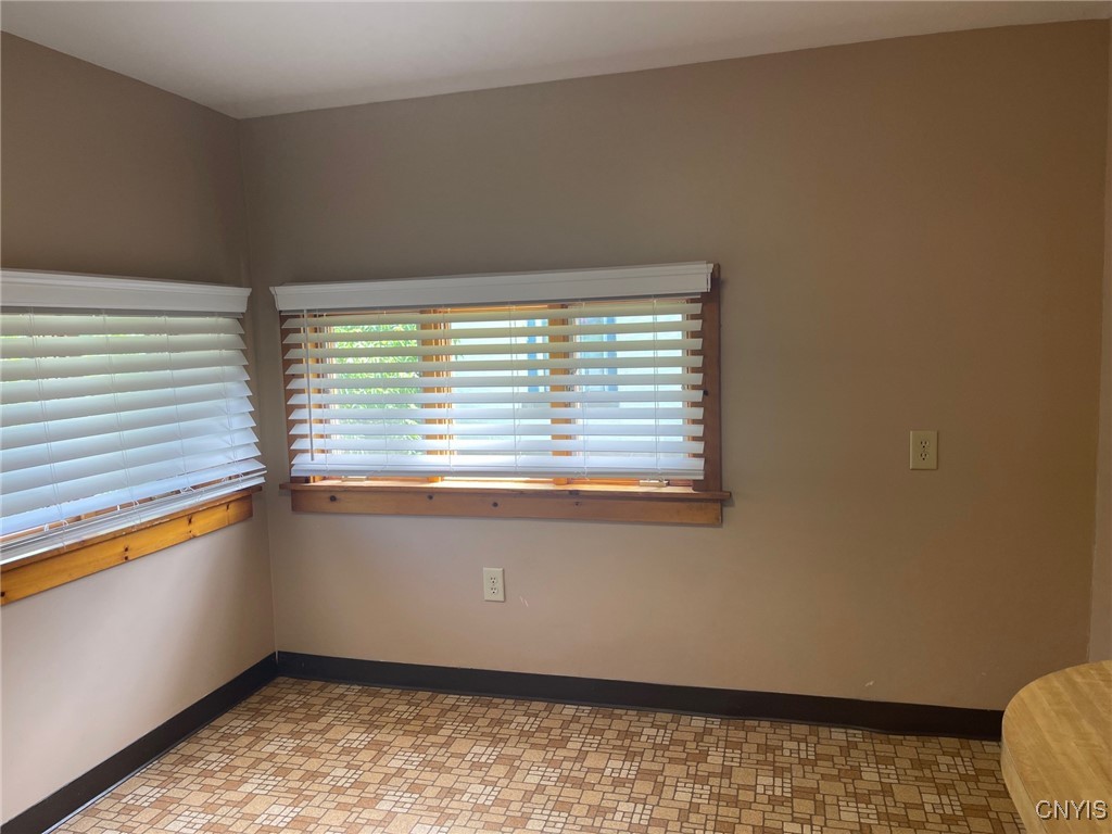 228 Williams Street Oneida, NY 13421 - Photo 12 of 31 Lower apartment dining area