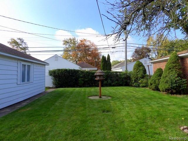 14841 Champaign Road Allen Park, MI 48101 - Photo 6 of 41 06. FENCED YARD!