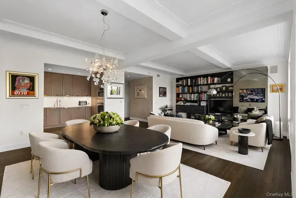 $3,650,000 | 1212 5th Avenue, Unit 8B | Upper Carnegie Hill