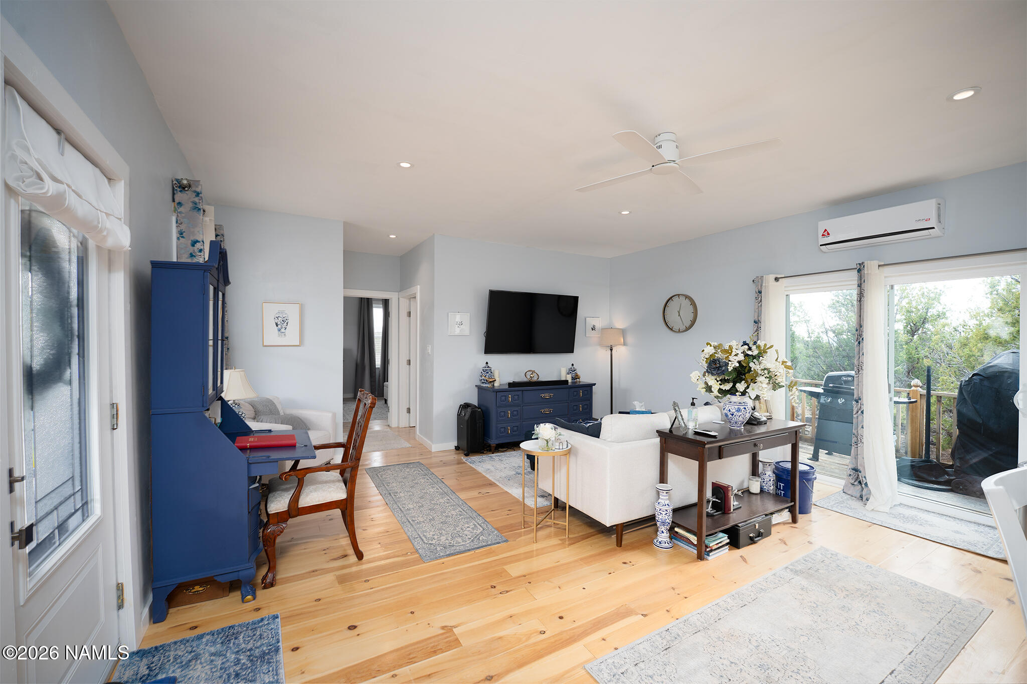 2576 Roberts Road Ash Fork, AZ 86320 - Photo 13 of 21 2520 W Roberts_Living Room Angle