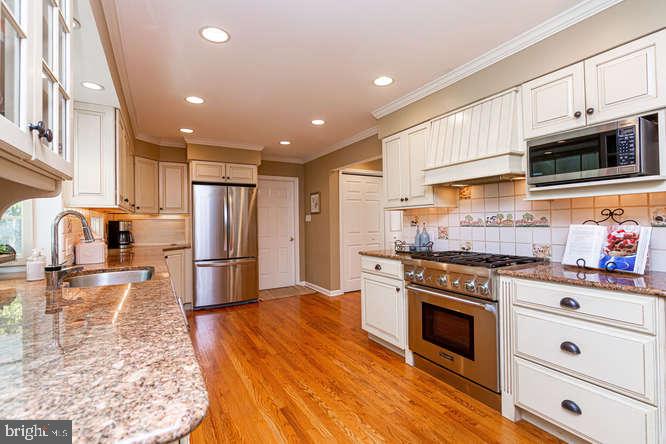 211 South Fairfield Road Devon, PA 19333 - Photo 19 of 40 Granite counter tops