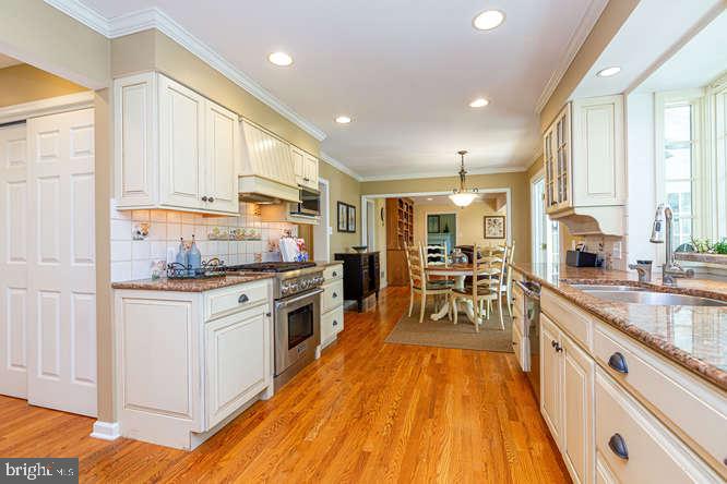 211 South Fairfield Road Devon, PA 19333 - Photo 20 of 40 Thermador dishwasher and range