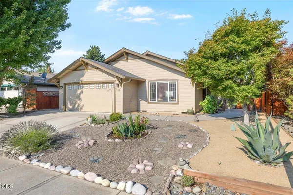 $469,000 | 155 Country Hill Drive, Phoenix, OR 97535