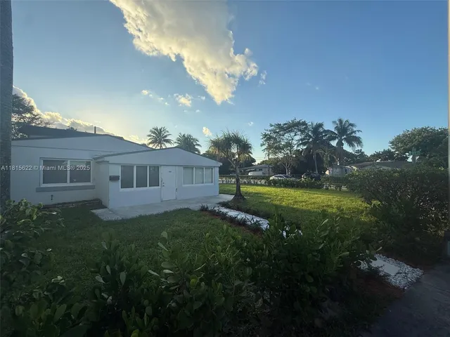 $2,900 | 17690 Northeast 19th Avenue, North Miami Beach, FL 33162