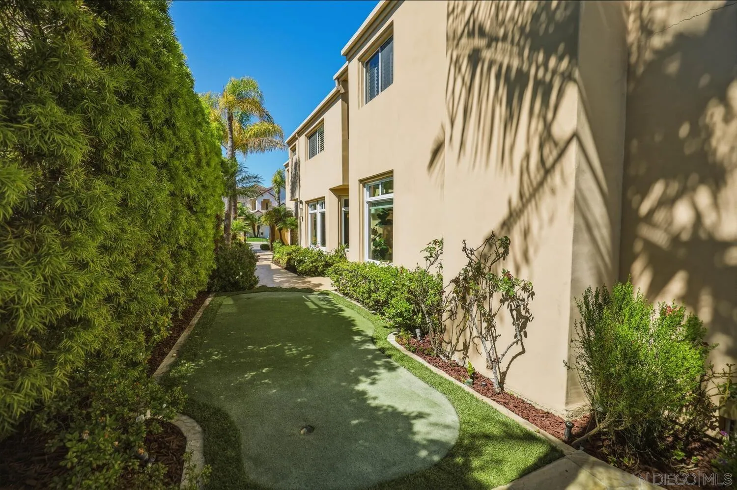 21 Spinnaker Way Coronado, CA 92118 - Photo 4 of 47 a view of a back yard