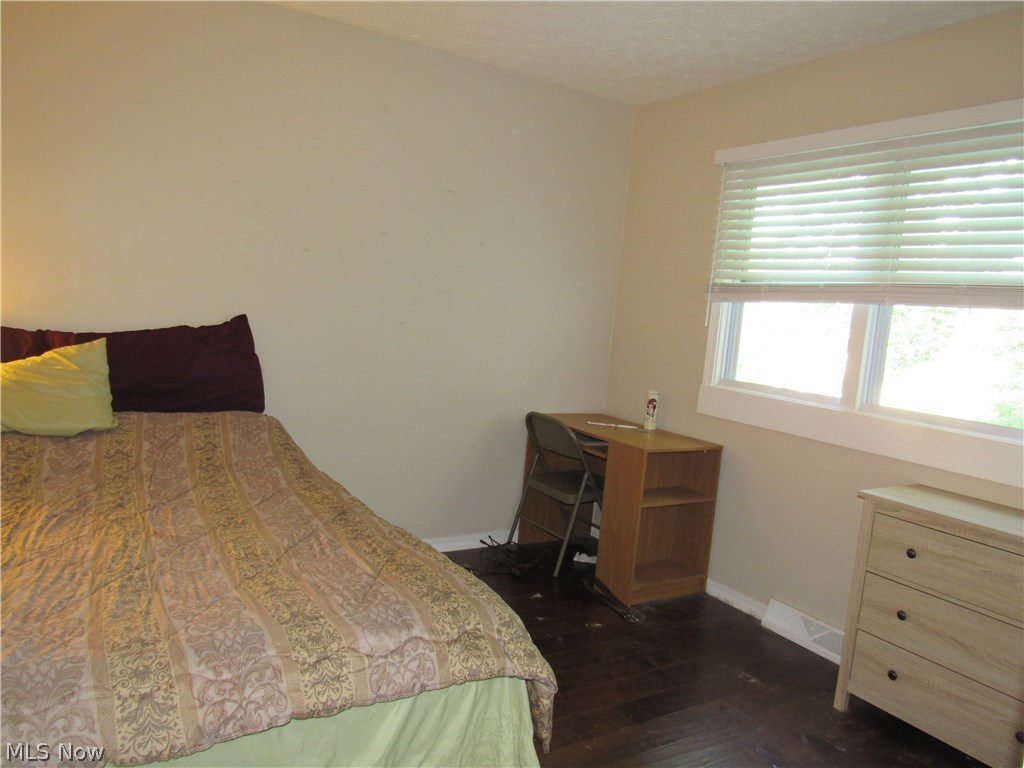 48-50 Hurst Road Painesville, OH 44077 - Photo 27 of 34 Second Bedroom with vinyl flooring!