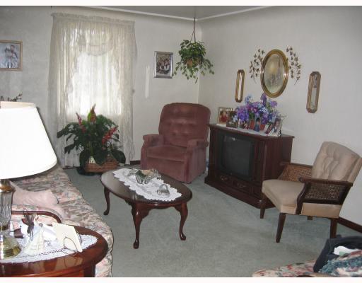 1121 Schang Road Pittsburgh, PA 15236 - Photo 2 of 11 Living Room.
