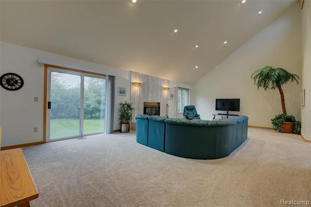 26198 Steele Road Farmington Hills, MI 48331 - Photo 11 of 31