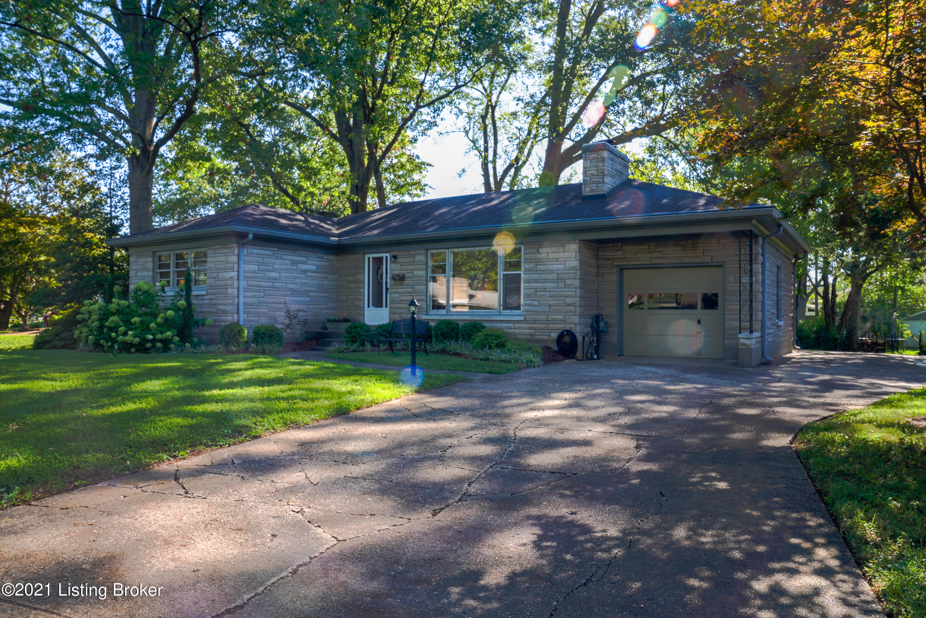 3714 Plymouth Road Louisville, KY 40207 - Photo 5 of 38 DSC01426-HDR - Copy