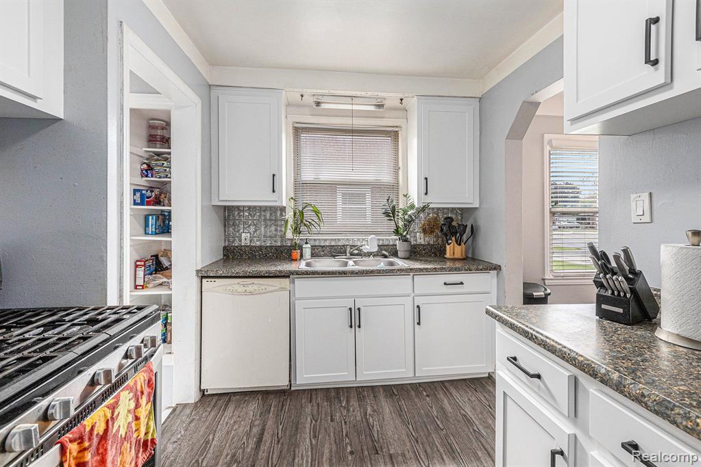 11434 Inkster Road Redford, MI 48239 - Photo 12 of 29