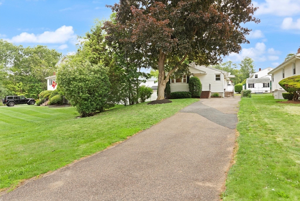 301 Hardy Pond Road Waltham, MA 02451 - Photo 5 of 22
