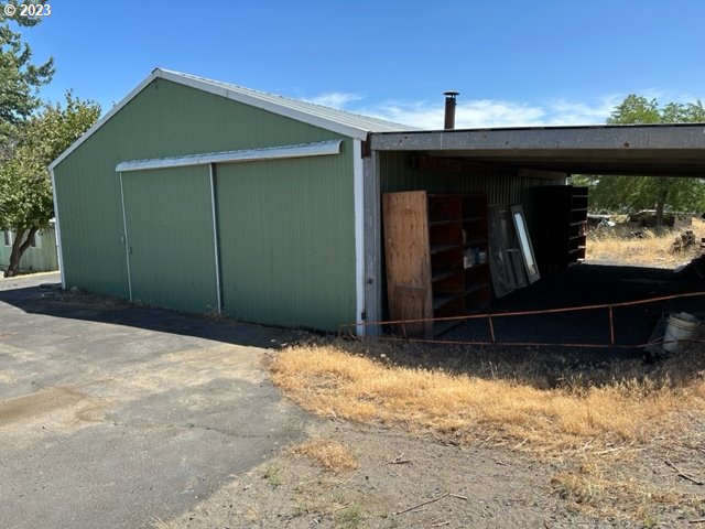 80632 North Ott Road Hermiston, OR 97838 - Photo 5 of 14 a front view of a house
