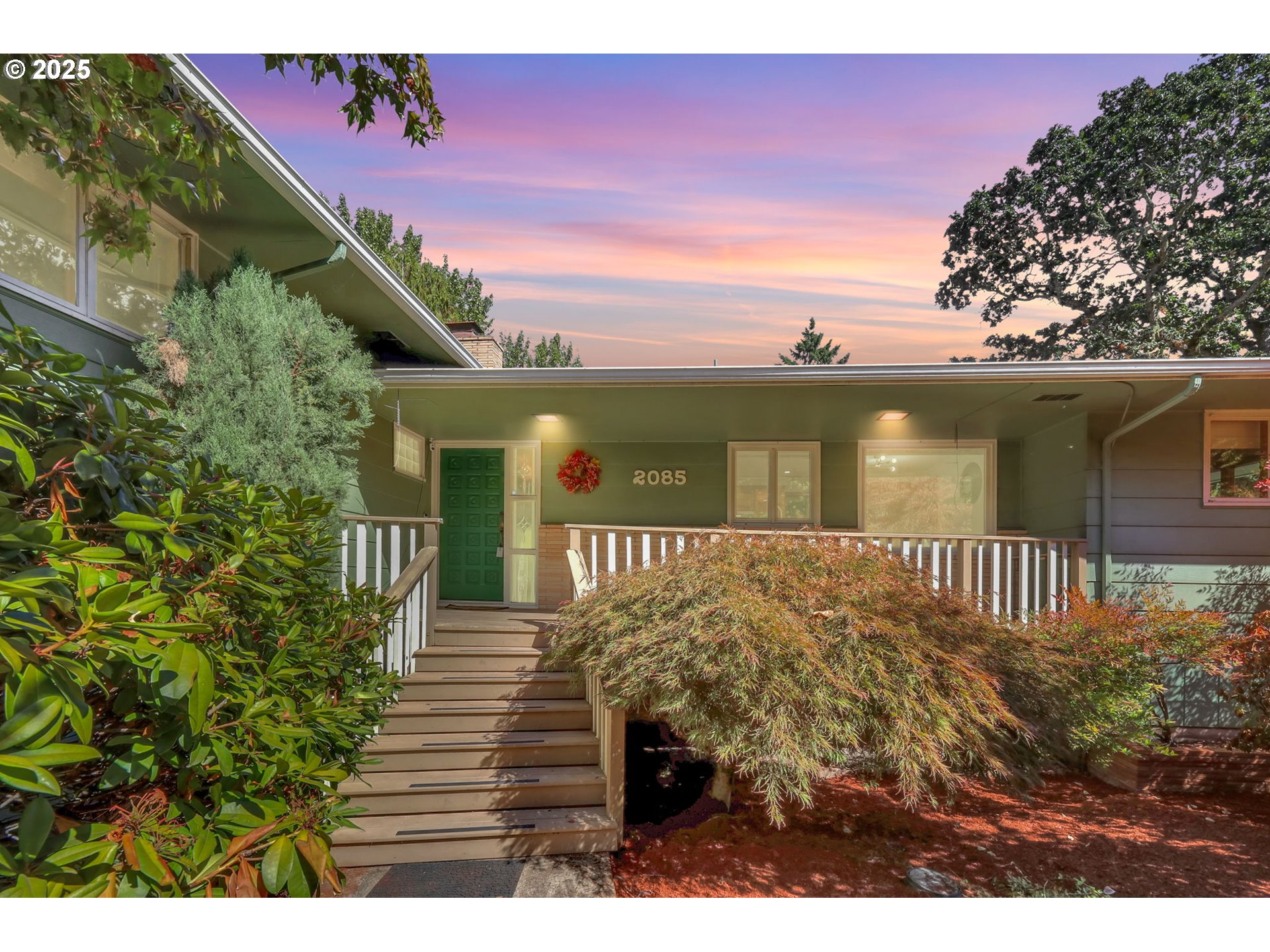 2085 Trillium Street Eugene, OR 97405 - Photo 2 of 46