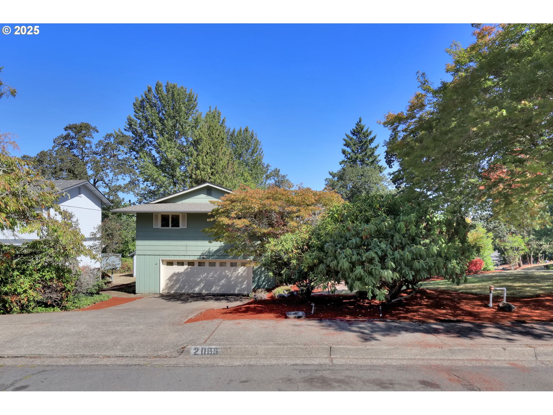 2085 Trillium Street Eugene, OR 97405 - Photo 3 of 46