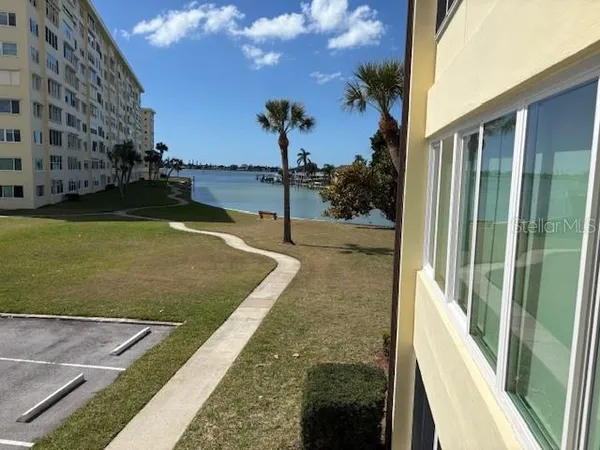 $179,900 | 4700 Cove Circle, Unit 203, St. Petersburg, FL 33708