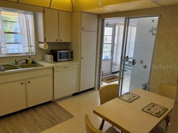 $179,900 | 4700 Cove Circle, Unit 203, St. Petersburg, FL 33708