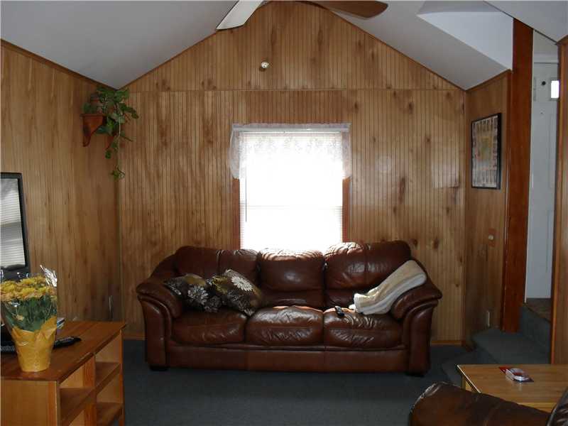 44 Delwood Road Warwick, RI 02889 - Photo 16 of 18 Den/Family/Great Room.