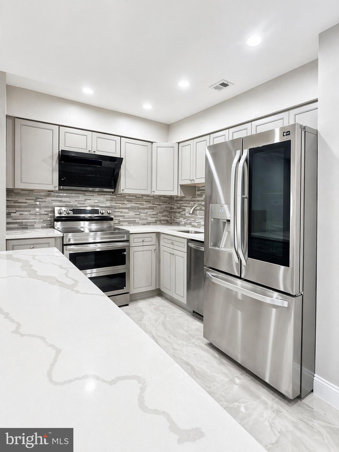 51 Chiswick Drive Lindenwold, NJ 08021 - Photo 5 of 16 Sleek modern kitchen with elegance.