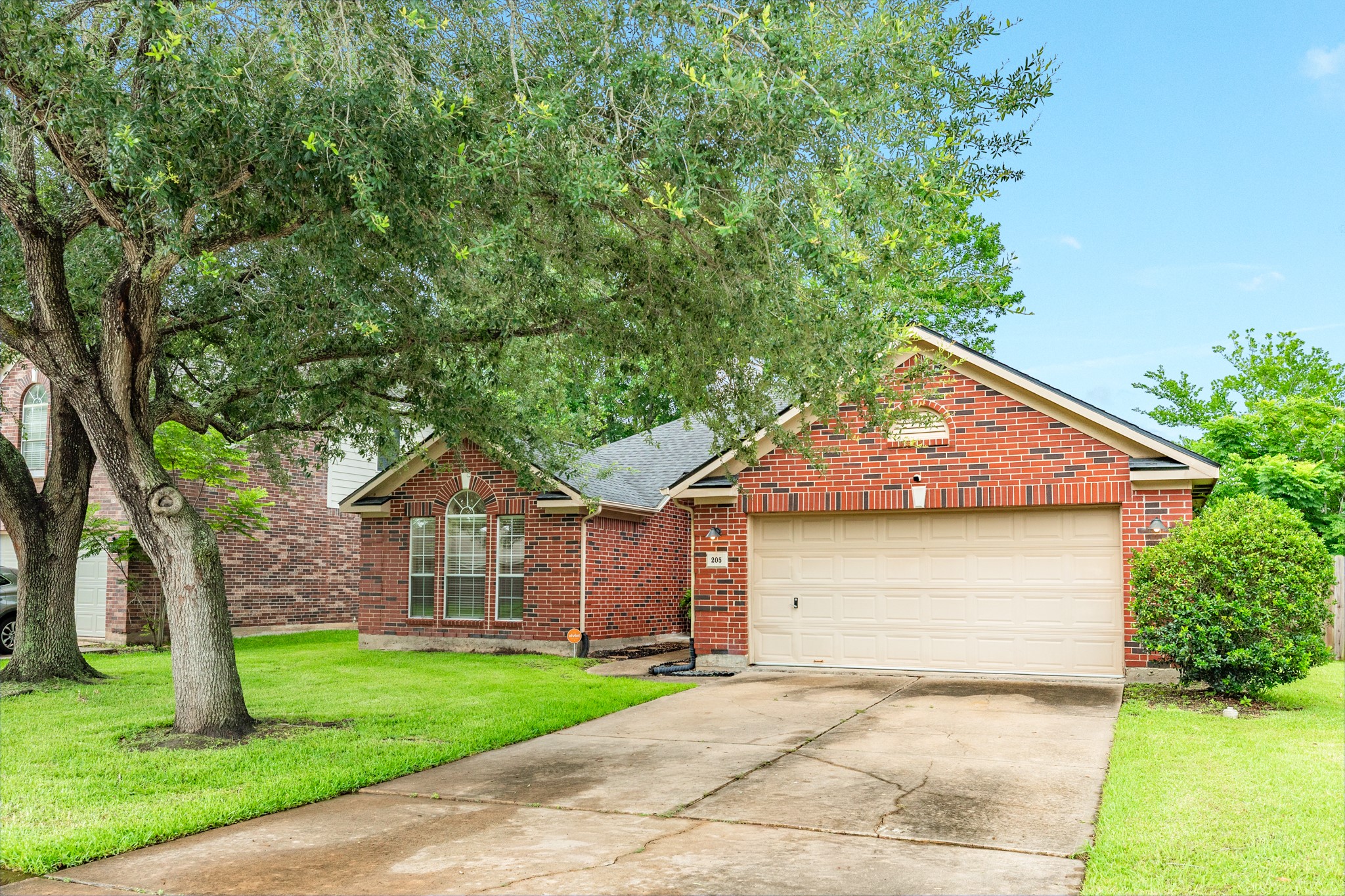 205 Mango Street Lake Jackson, TX 77566 - Photo 3 of 30