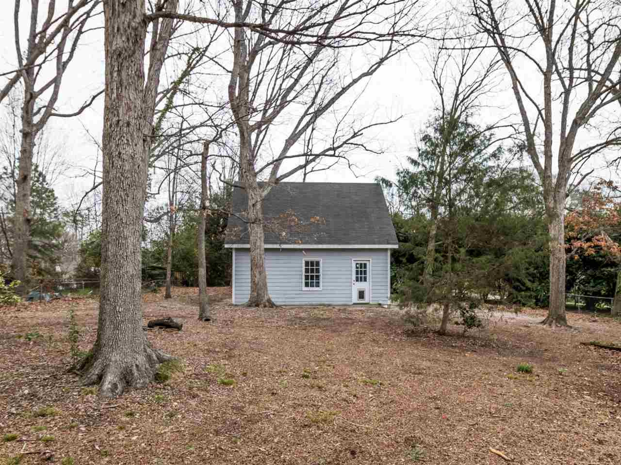 213 Crestview Road Raleigh, NC 27609 - Photo 19 of 19 Yard and Garage