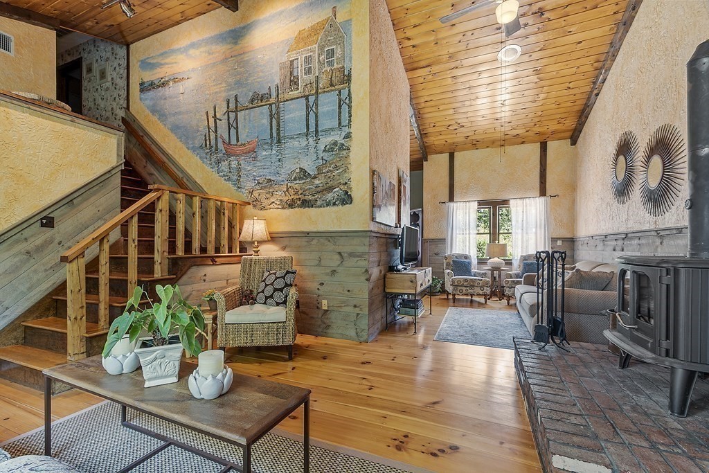 14 Shawmut Avenue Danvers, MA 01923 - Photo 7 of 40 a living room with furniture