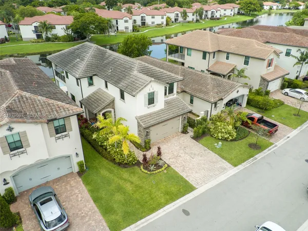 $7,000 | 11826 Southwest 13th Ct., Pembroke Pines, FL 33025