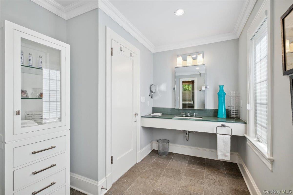 54 Inverness Road Scarsdale, NY 10583 - Photo 18 of 38