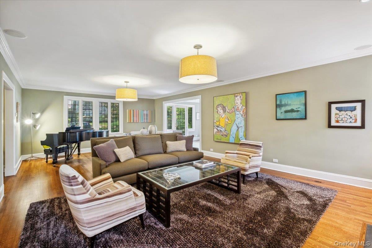 54 Inverness Road Scarsdale, NY 10583 - Photo 6 of 38