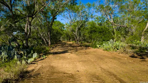 $2,532,000 | 422 F M 791, Campbellton, TX 78008