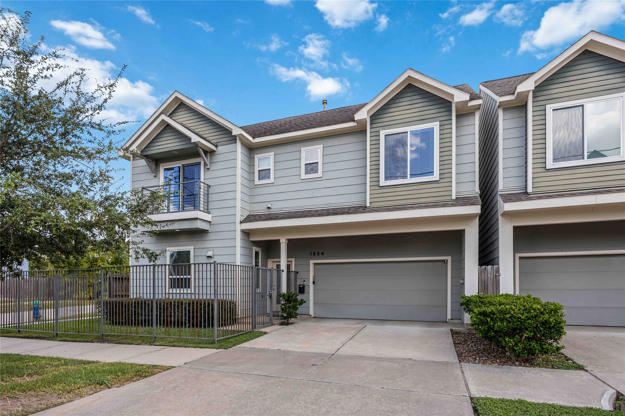 1854 Dan Street Houston, TX 77020 - Photo 1 of 20 Beautiful home on a corner lot, with a fully gated yard!