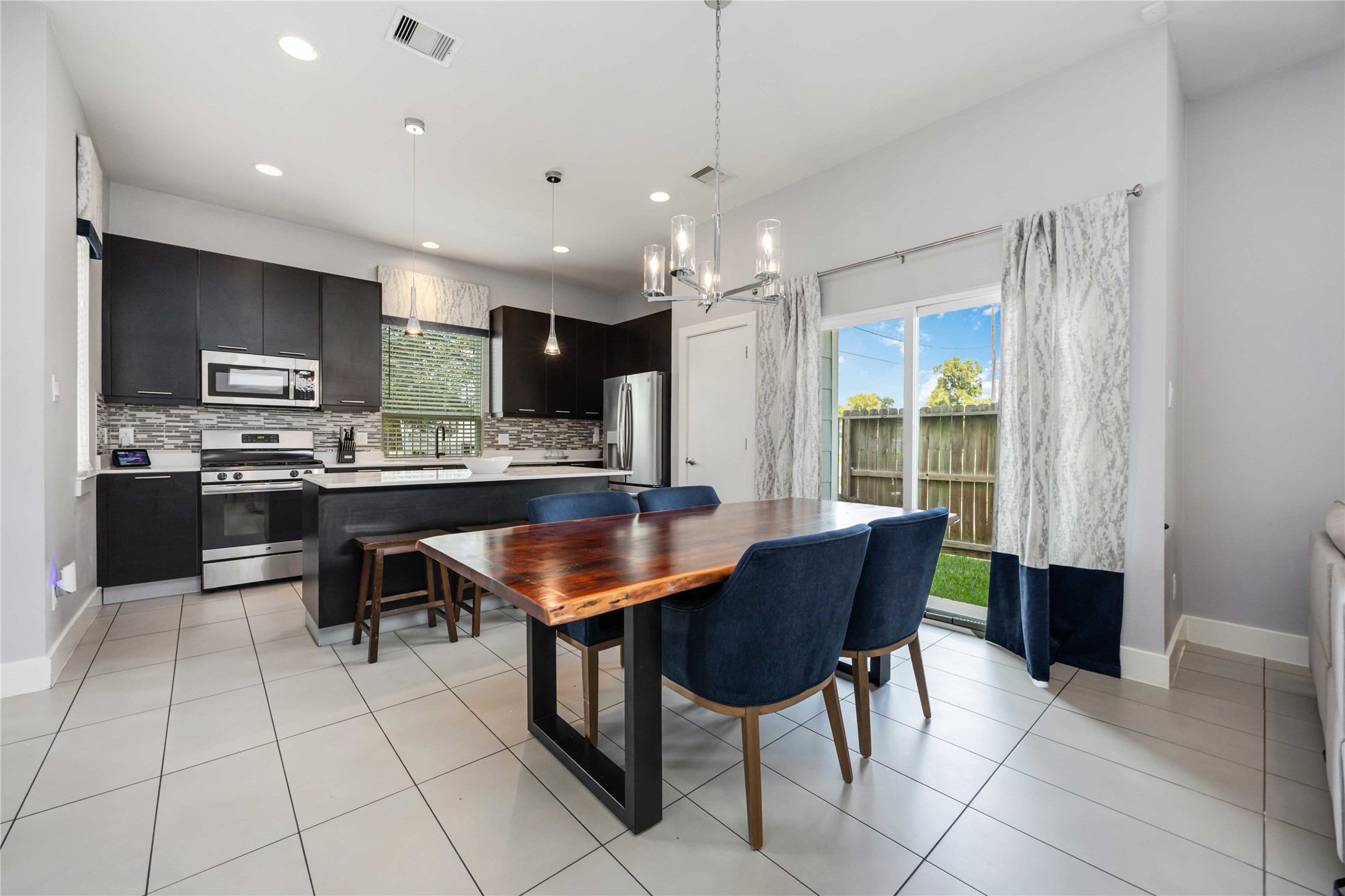 1854 Dan Street Houston, TX 77020 - Photo 2 of 20